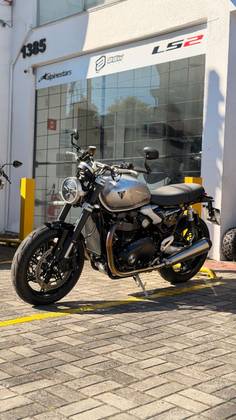 TRIUMPH BONNEVILLE SPEEDMASTER 